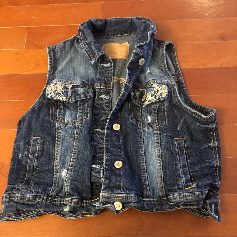 No sleeve jean jacket